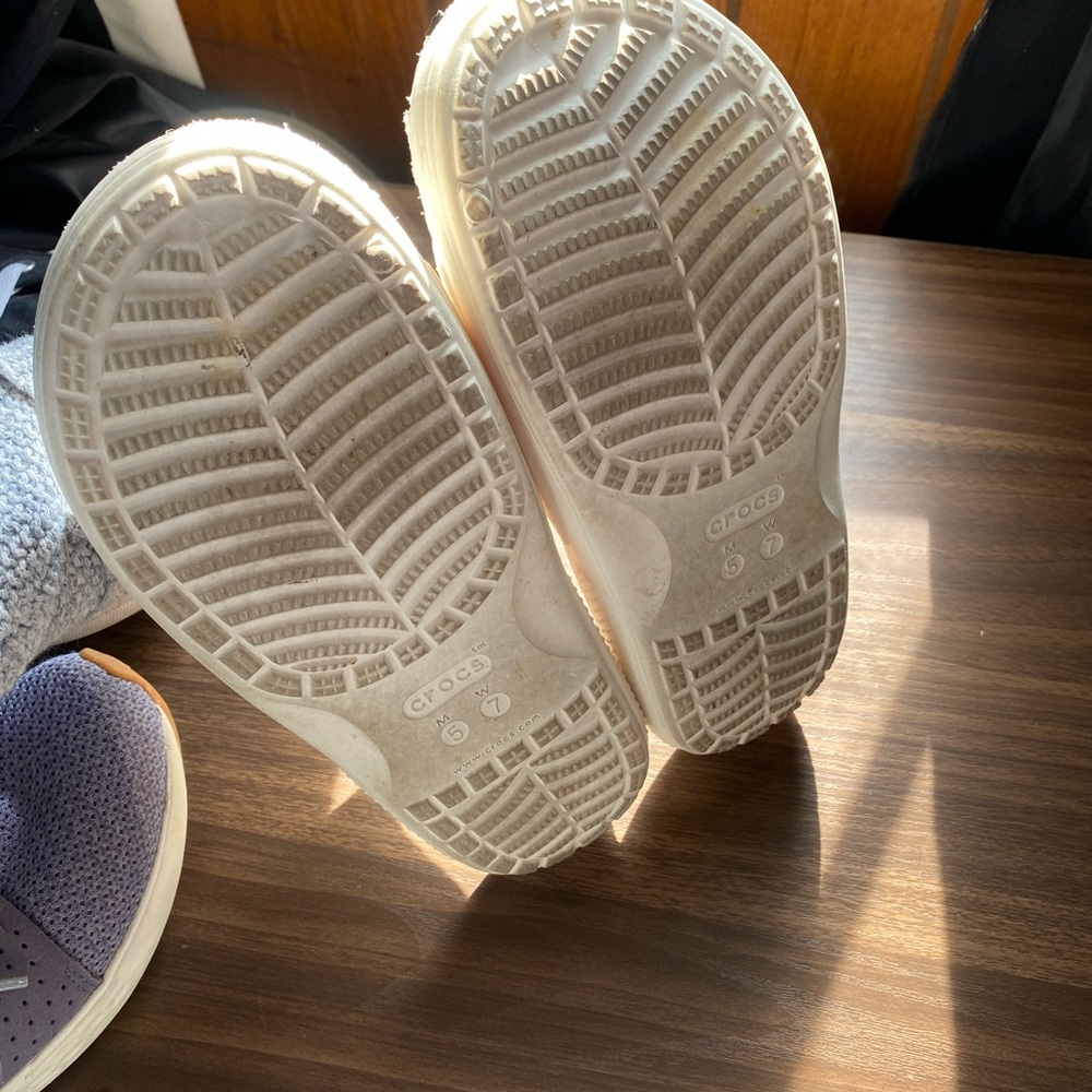 CROC SLIDES - Picture 2 of 2